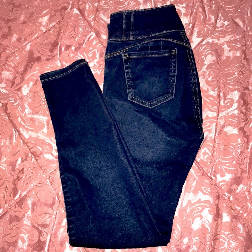 Skinny Mid Rise Butt Shaping Jeans